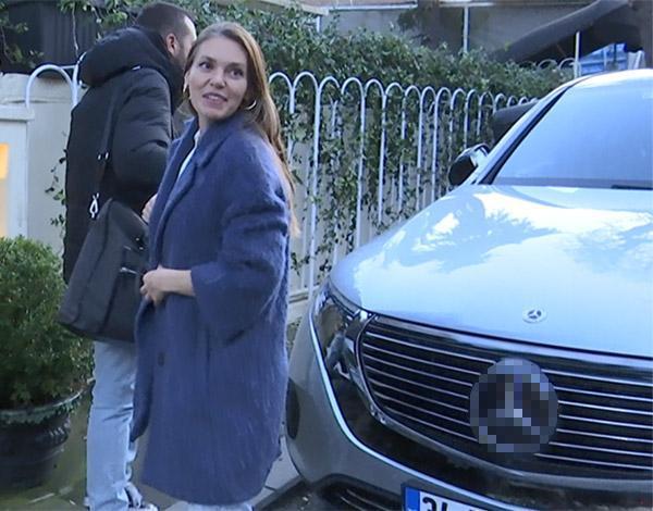 Aslı Enverin yeni otomobili Fiyatı dudak uçuklattı