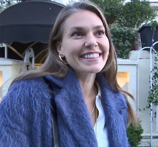 Aslı Enverin yeni otomobili Fiyatı dudak uçuklattı