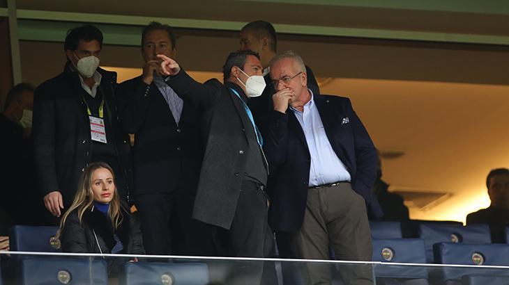 TRİBÜNLERDEN İSTİFA TEZAHÜRATI TRİBÜNLERDEN İSTİFA TEZAHÜRATI