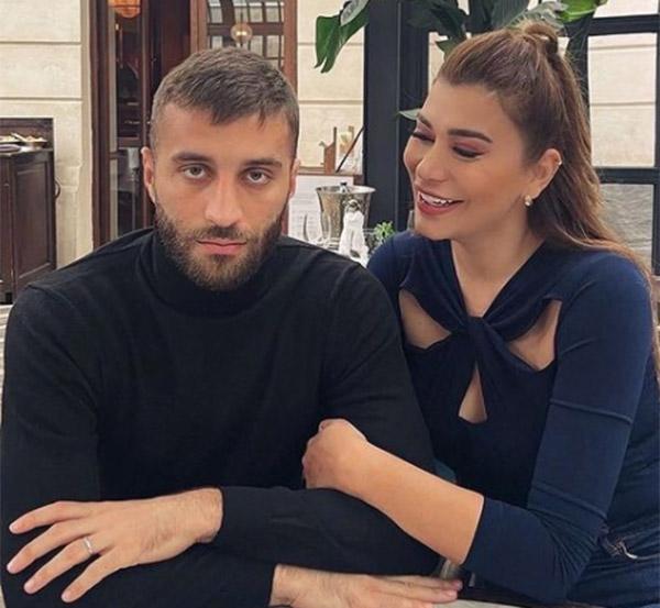 Ebru Şancı eşi Alpaslan Öztürk ile yaş farkını tiye aldı Ebru Şancı eşi Alpaslan Öztürk ile yaş farkını tiye aldı