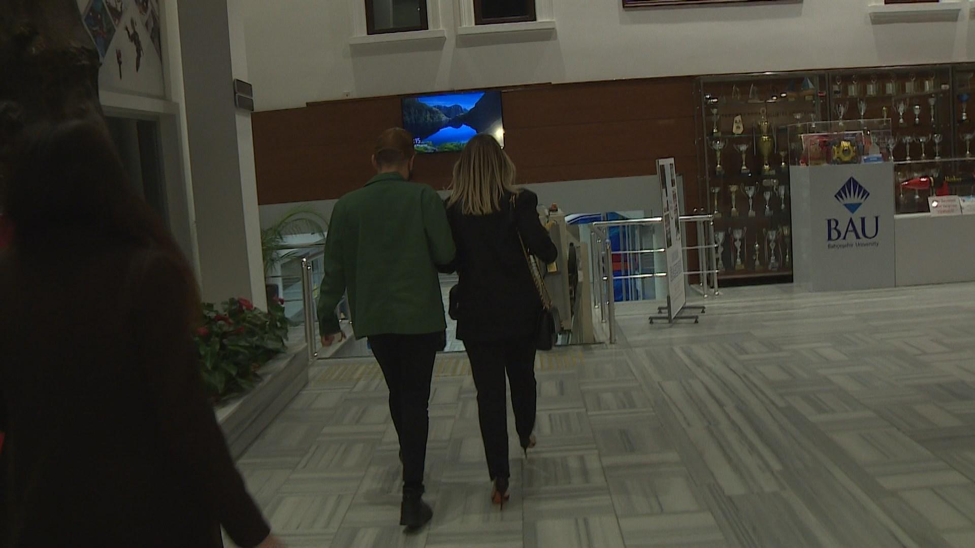 AYAKTA ZOR DURUYORUM AYAKTA ZOR DURUYORUM