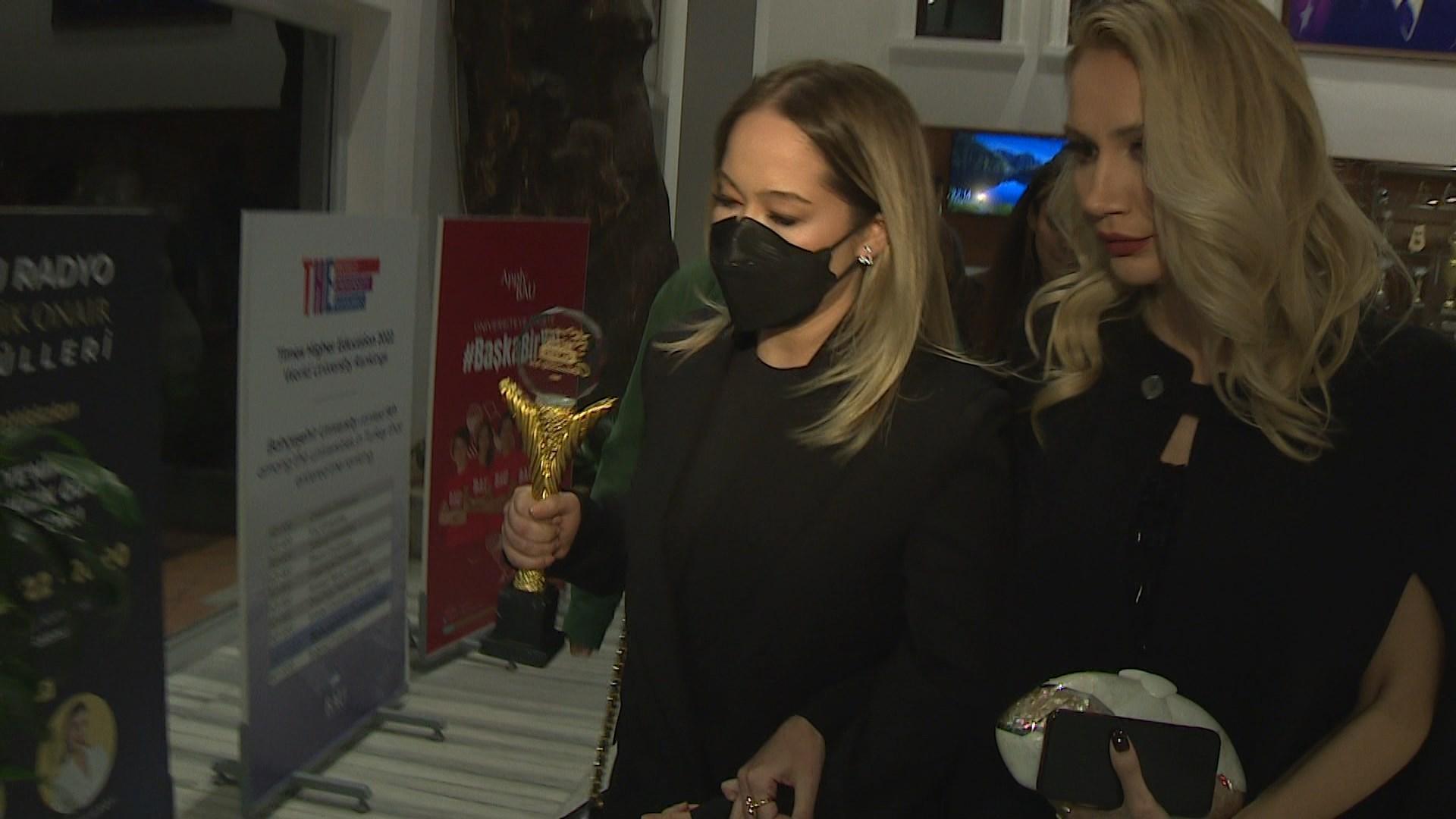 Gülçin Ergül ayakta durmakta güçlük çekti İyi hissetmiyorum Gülçin Ergül ayakta durmakta güçlük çekti İyi hissetmiyorum