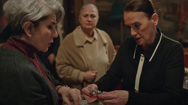 GÜLCİHAN VE FERİDEDEN NAZAR HAMLESİ