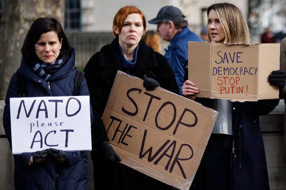 Dünya Rusyanın Ukrayna işgaline kilitlendi Savaşa hayır gösterileri