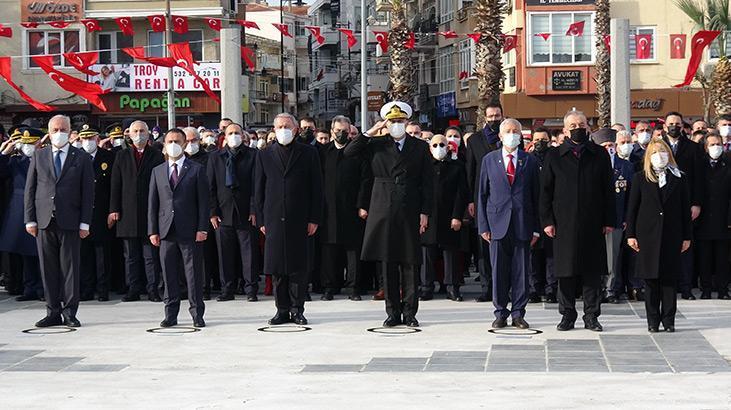 Çanakkale Deniz Zaferinin 107. yılında altın madalyalı Türk bayrağı göndere çekildi
