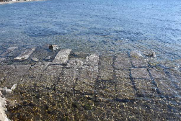 Bodrumda deniz çekildi, kral yolu gün yüzüne çıktı