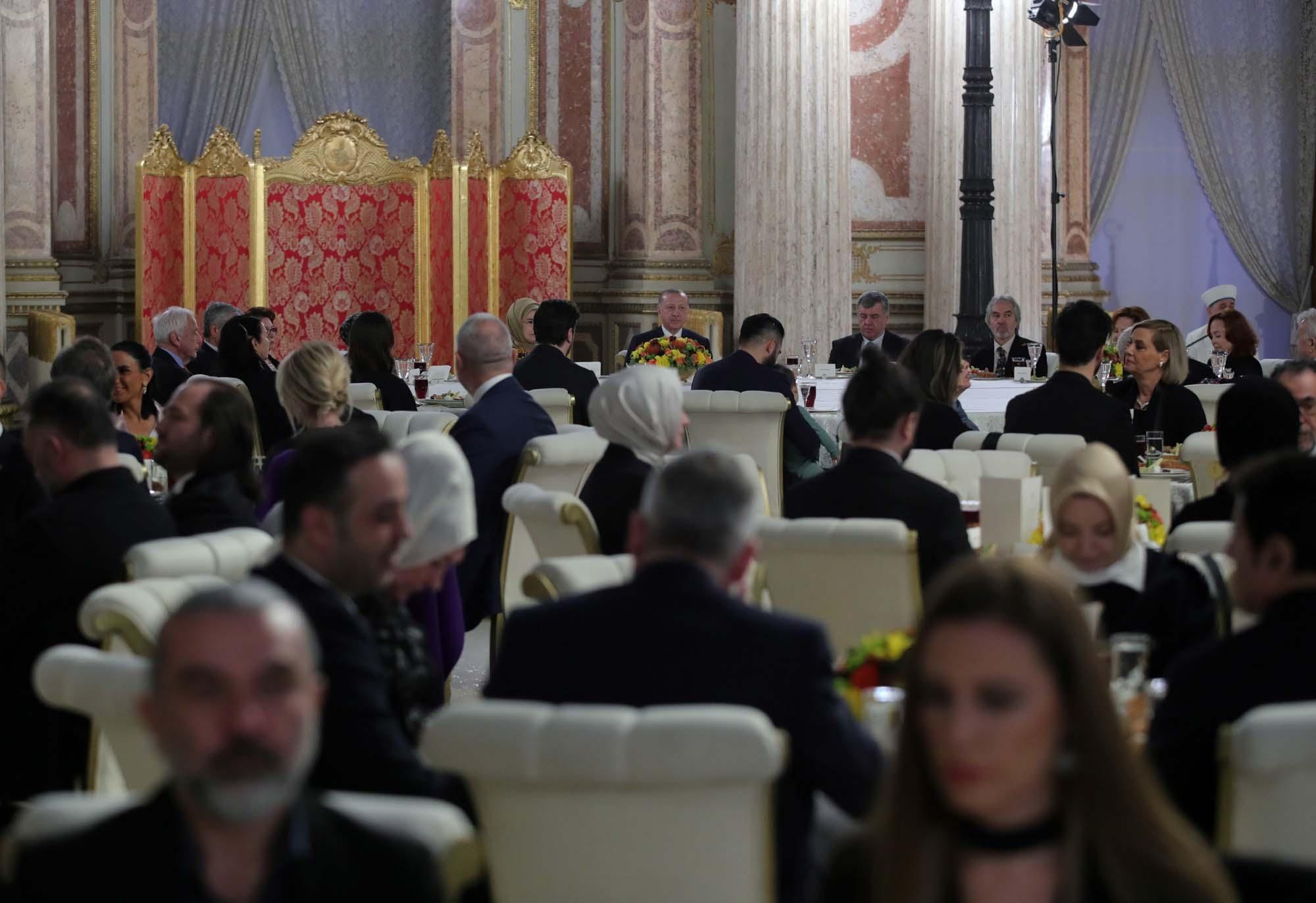 Cumhurbaşkanı Erdoğan sanatçılarla iftar programında buluştu