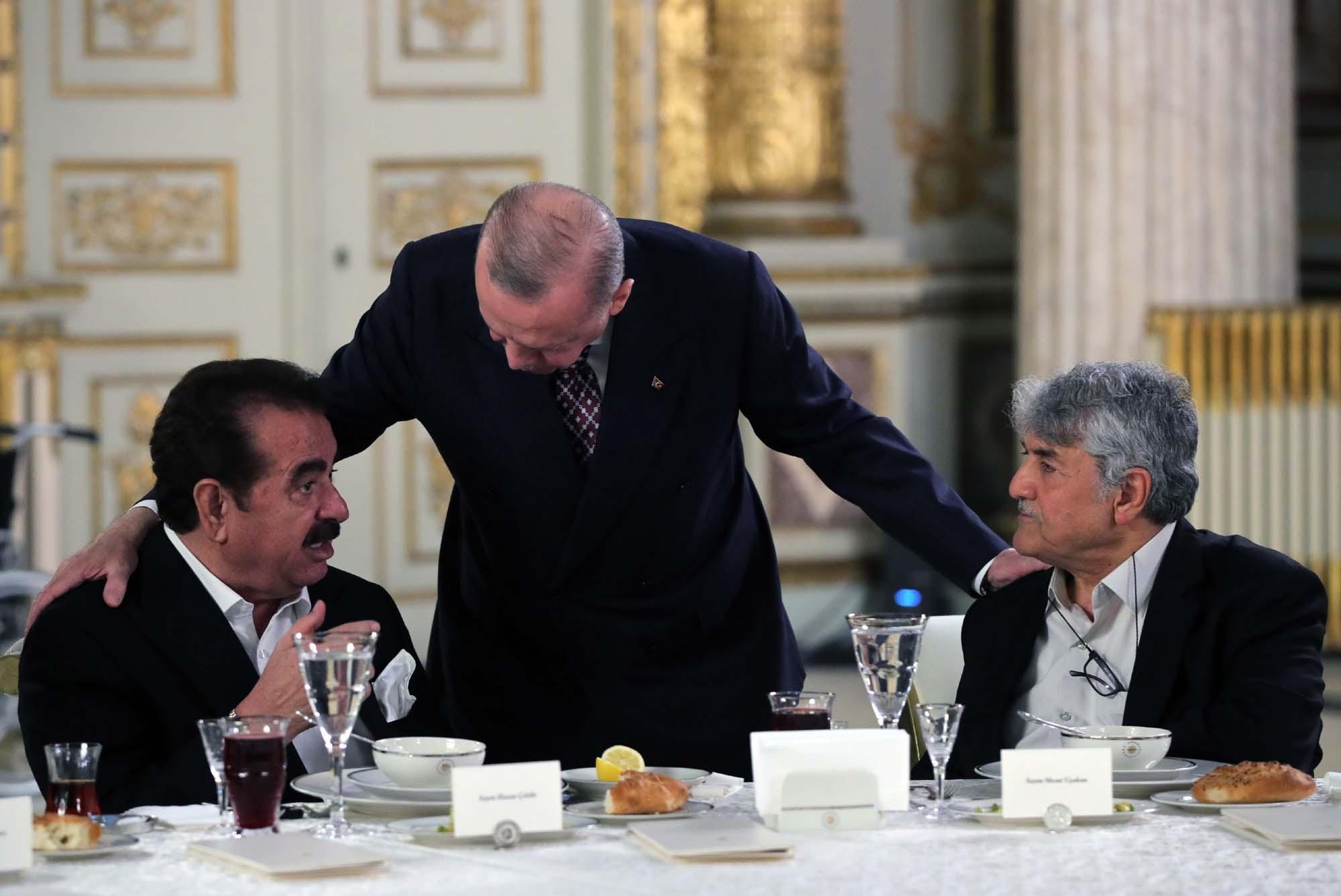 Cumhurbaşkanı Erdoğan sanatçılarla iftar programında buluştu