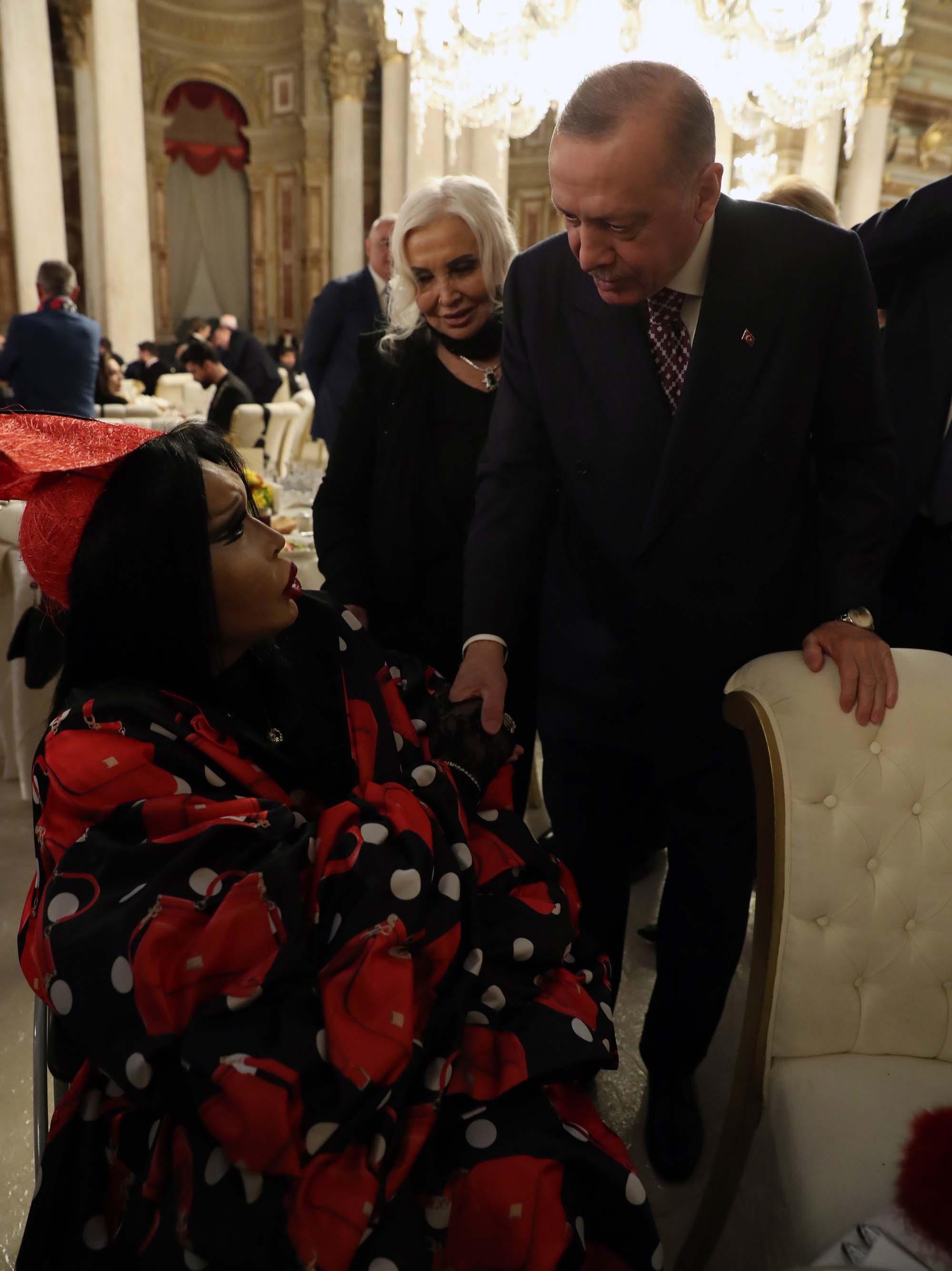 Cumhurbaşkanı Erdoğan sanatçılarla iftar programında buluştu