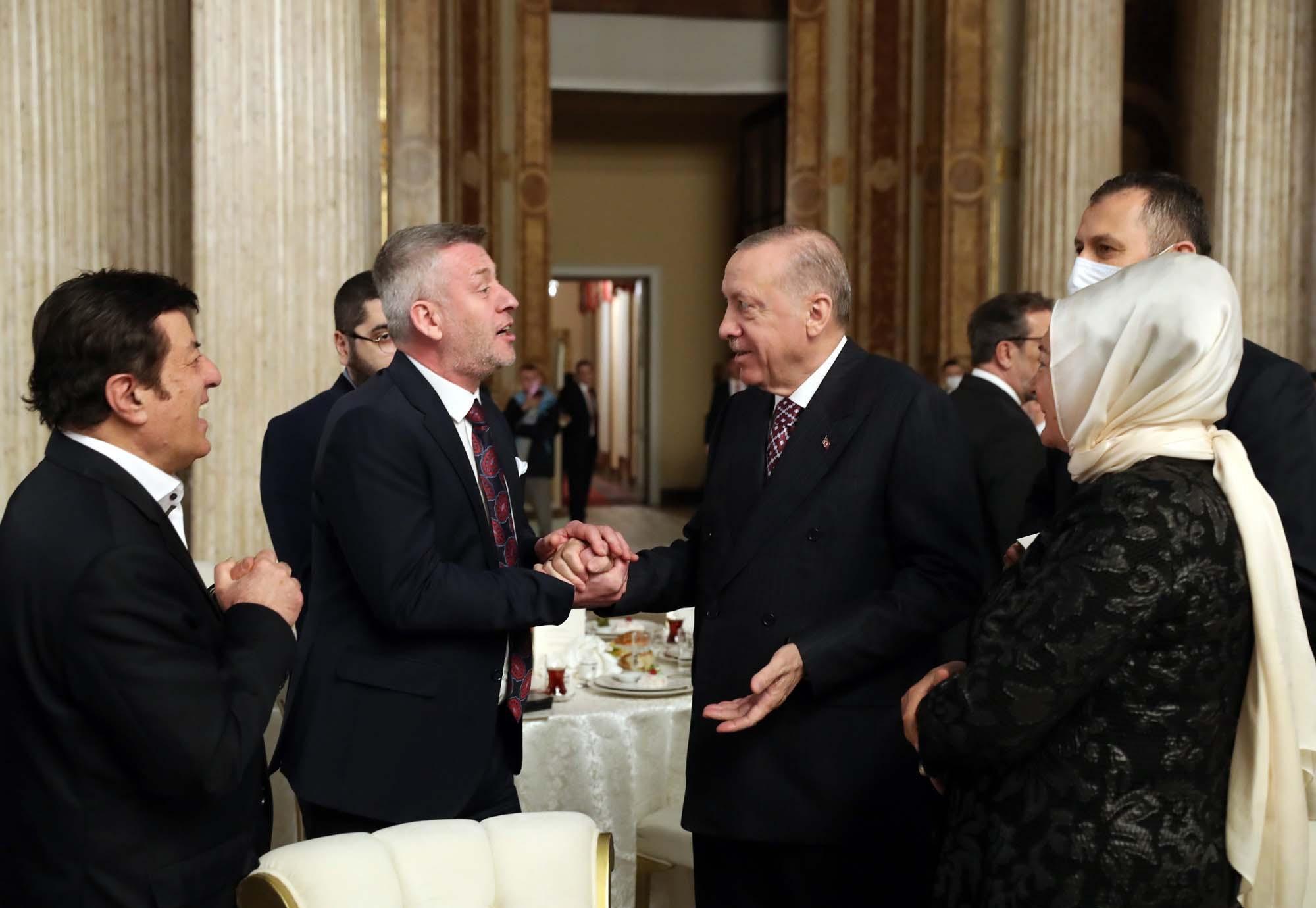Cumhurbaşkanı Erdoğan sanatçılarla iftar programında buluştu