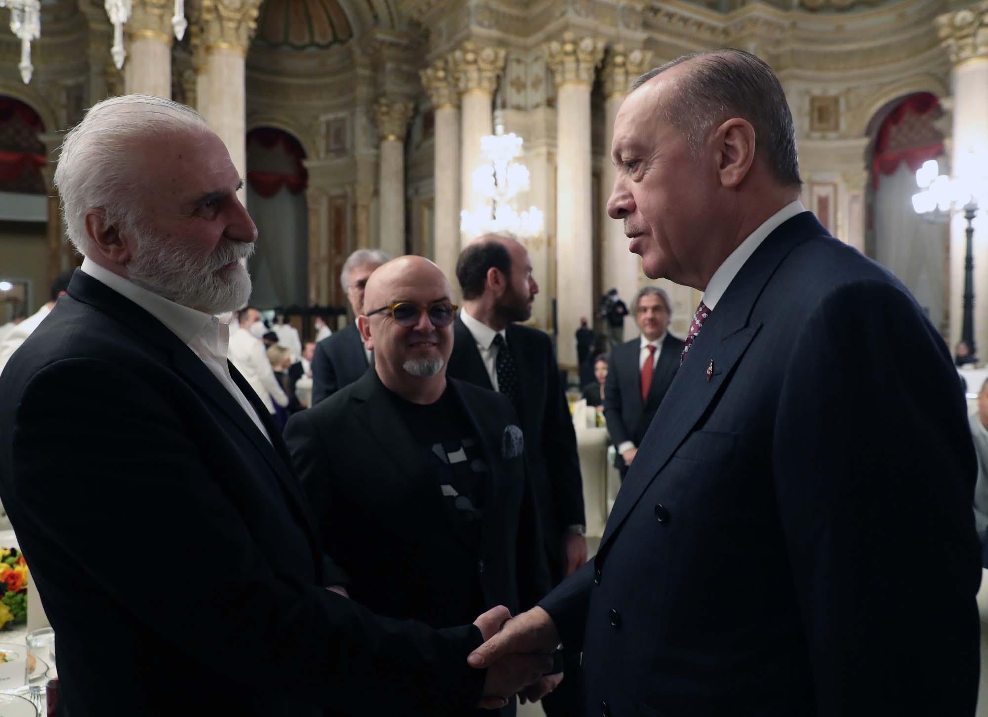 Cumhurbaşkanı Erdoğan sanatçılarla iftar programında buluştu