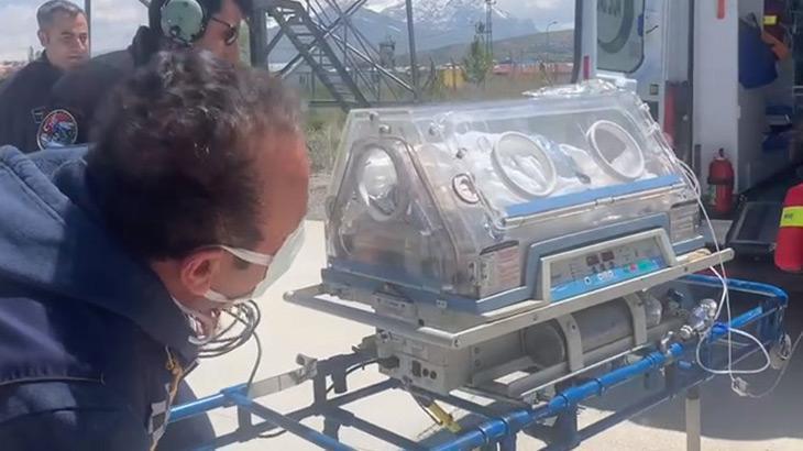 Hayati tehlikesi bulunan bebeğe polis helikopteriyle sevk