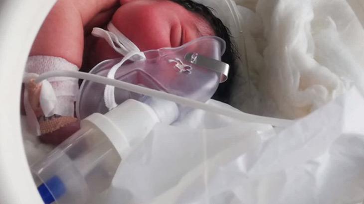 Hayati tehlikesi bulunan bebeğe polis helikopteriyle sevk