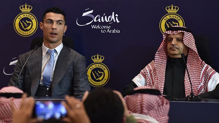 Cristiano Ronaldonun imza töreninden kareler