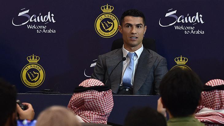 Cristiano Ronaldonun imza töreninden kareler