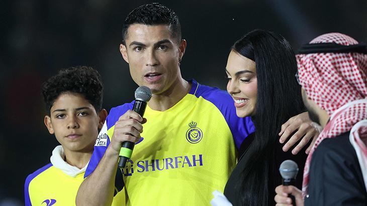 Cristiano Ronaldonun imza töreninden kareler