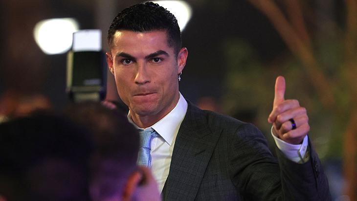 Cristiano Ronaldonun imza töreninden kareler