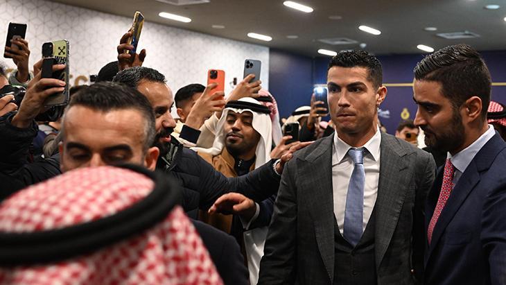 Cristiano Ronaldonun imza töreninden kareler