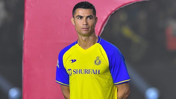 Cristiano Ronaldonun imza töreninden kareler