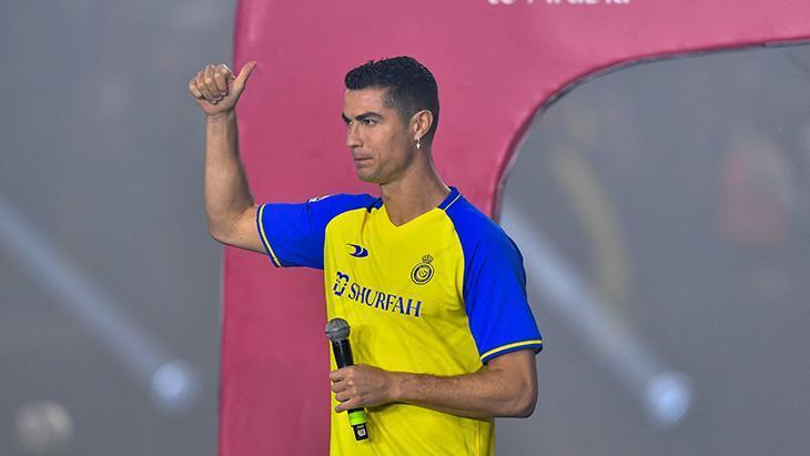 Cristiano Ronaldonun imza töreninden kareler