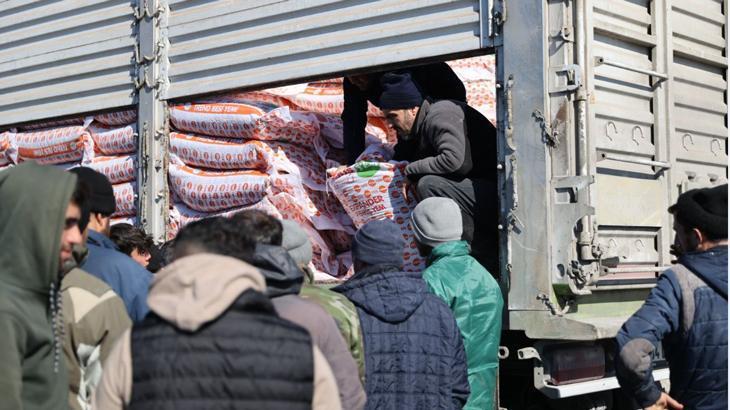 Bakanlıktan Depremden Etkilenen Hayvanlara Yem Ve Mama Desteği - Son ...