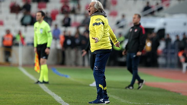 Sivasspor - Fenerbahçe maçından kareler