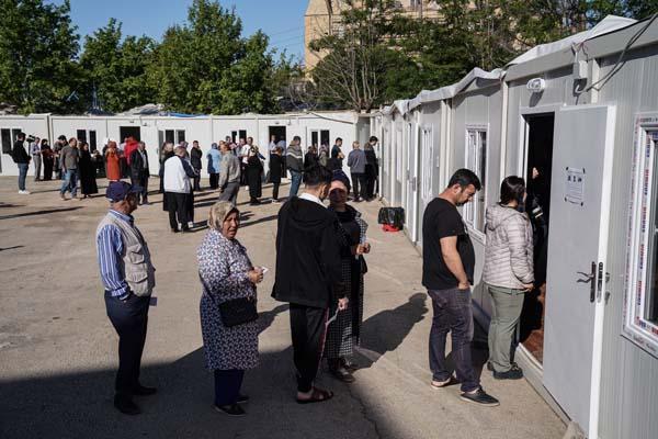 Türkiye sandık başında İşte yurttan seçim manzaraları