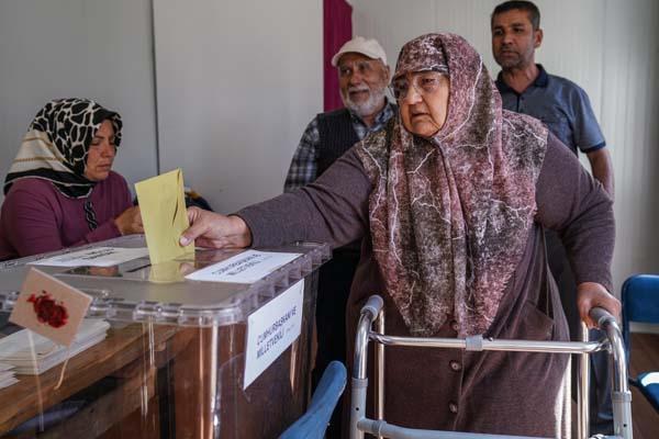 Türkiye sandık başında İşte yurttan seçim manzaraları