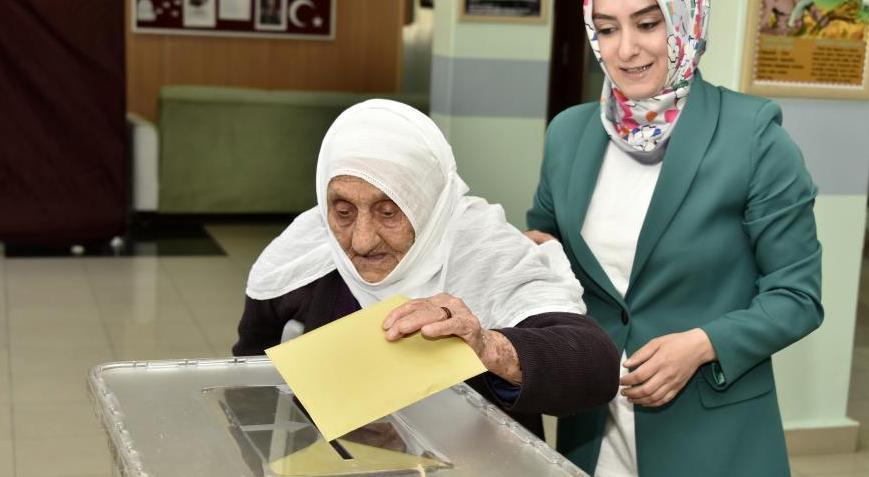 Türkiye sandık başında İşte yurttan seçim manzaraları