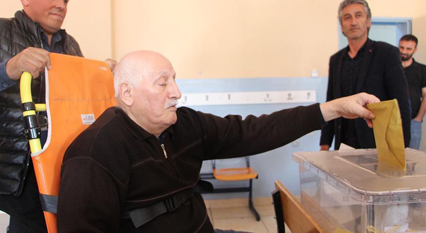 Türkiye sandık başında İşte yurttan seçim manzaraları