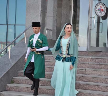 Tüm yurtta ikinci tur heyecanı Sandık başında ilginç anlar Tüm yurtta ikinci tur heyecanı Sandık başında ilginç anlar