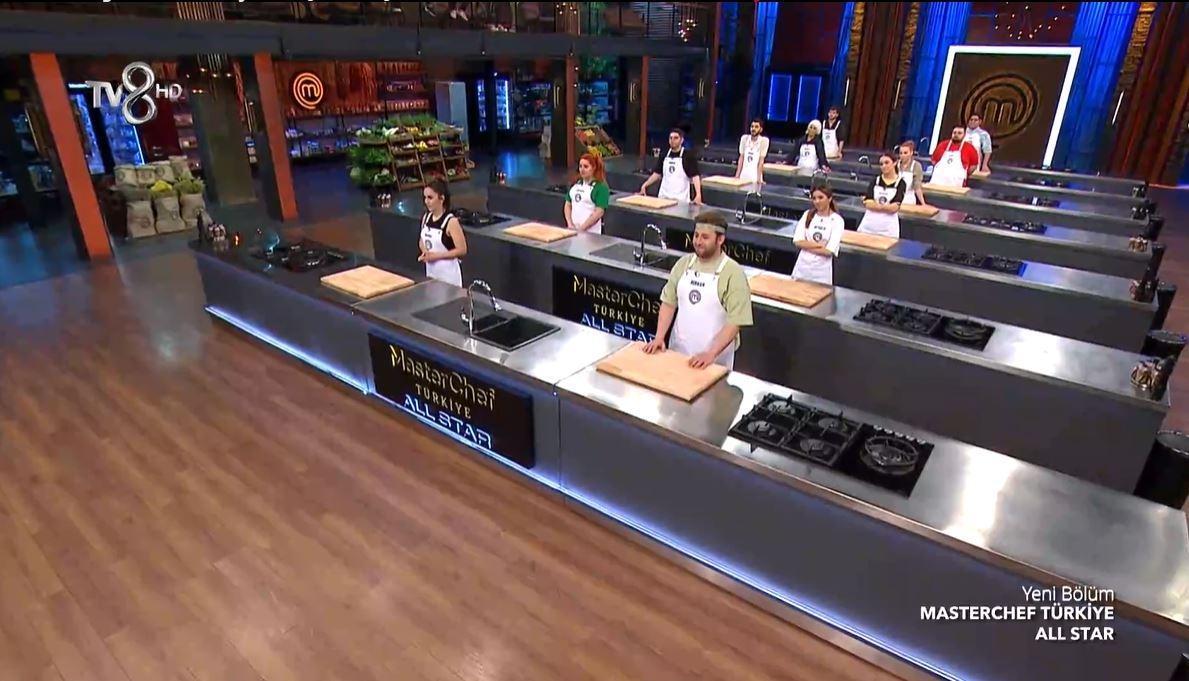 SADECE BANA TAKINTILIYDI