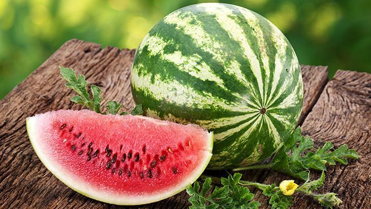Bir parça karpuzu suya koyun, pembe çıkarsa yemeyin Zehir detayı şaşırtıyor