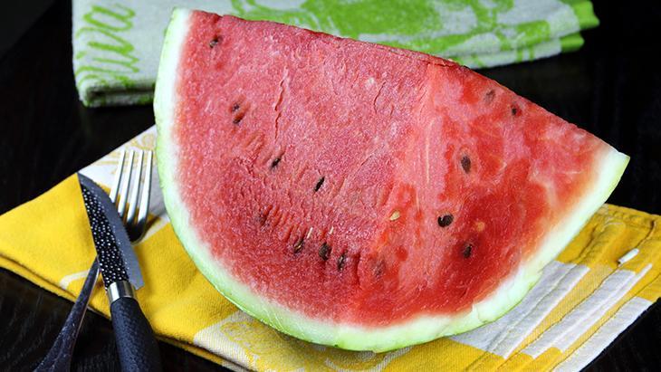 Bir parça karpuzu suya koyun, pembe çıkarsa yemeyin Zehir detayı şaşırtıyor