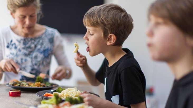 2- ÖĞLE YEMEĞİNİ ATLAMAK