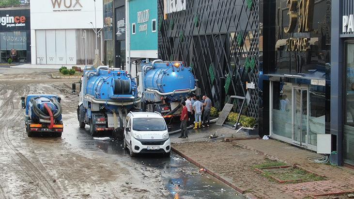 İstanbul'u sel vurdu! MASKO Mobilyacılar Sitesi'nde selin geldiği