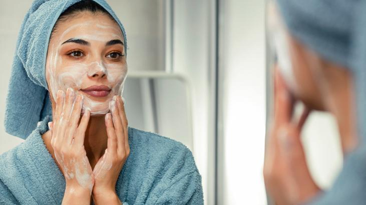 5- YÜZ İÇİN ANTİBAKTERİYEL SABUN KULLANMAK