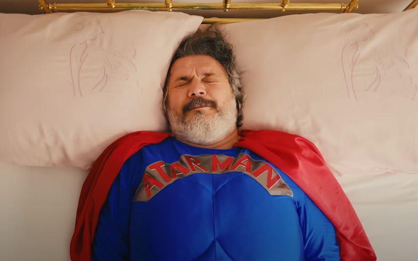 YAŞAMAK GÜZEL ŞEY FİLMİ KONUSU YAŞAMAK GÜZEL ŞEY FİLMİ KONUSU