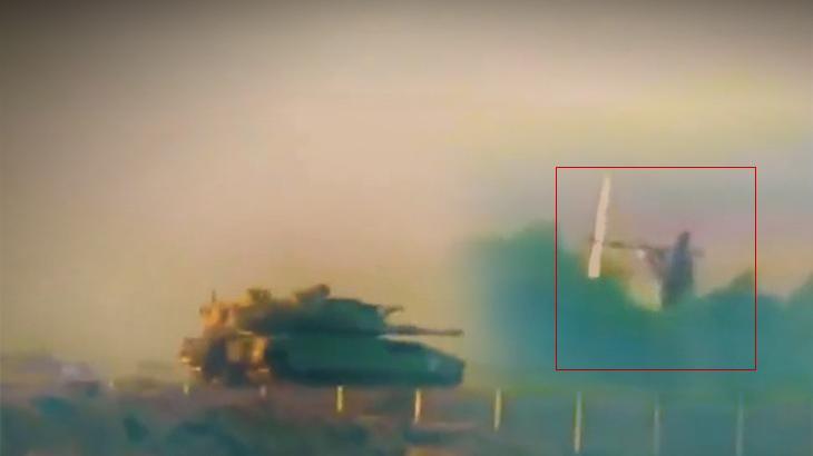 Urgent from Gaza: Yassin 105 towards an Israeli tank!  She suddenly appeared in the open field