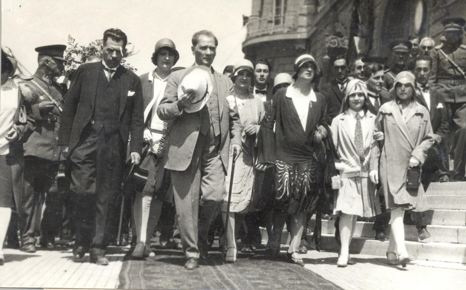 MUSTAFA KEMAL SESLENSE