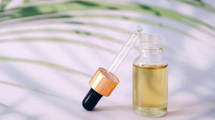 İnce telliyse bile kalınlaştırıyor Bu yağ dökülen saçları besliyor, hızlıca uzatıyor