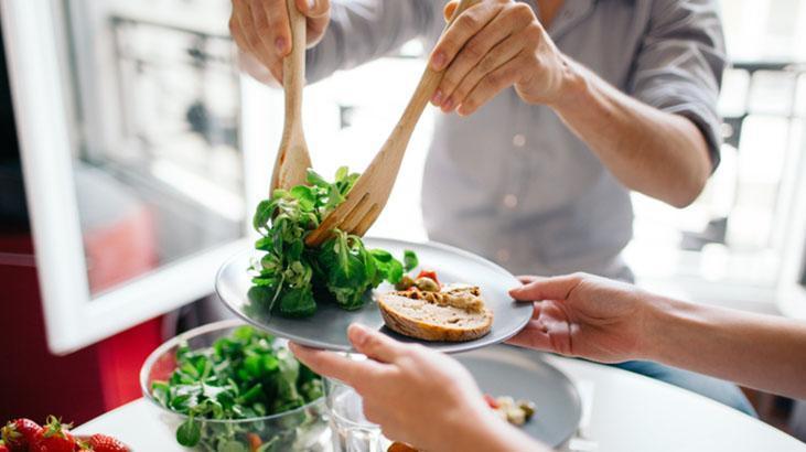 İnce telliyse bile kalınlaştırıyor Bu yağ dökülen saçları besliyor, hızlıca uzatıyor