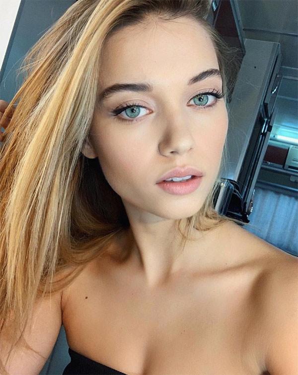 Afra Saraçoğlu yeni evine taşındı Kiralar dikkat çekti