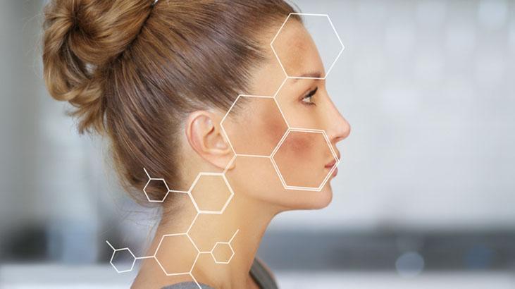 Suyunu sıkıp dudak üstündeki kararmaya sürün Ölü derileri sökerek bembeyaz yapıyor