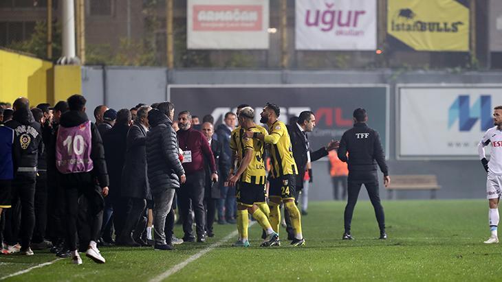İstanbulspor - Trabzonspor maçından kareler