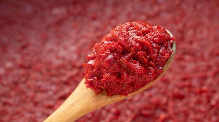 ACI BİBER SALÇASI TÜKETİN ACI BİBER SALÇASI TÜKETİN