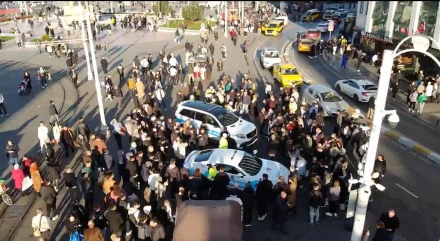 O lüks otomobiller polis aracı oldu İstanbulda yollarda Gören fotoğrafını çekti