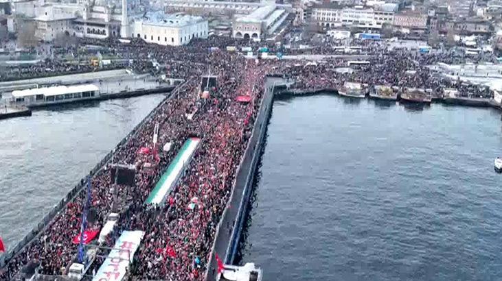 Yılın ilk gününde dünyaya mesaj Şehitler ve Gazze için İstanbulda büyük yürüyüş