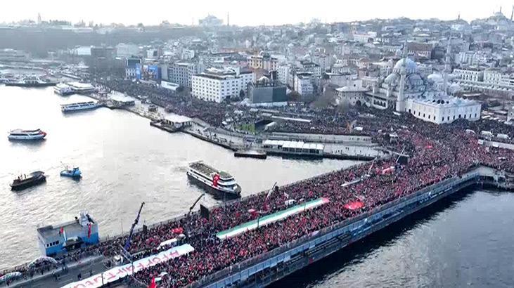 Yılın ilk gününde dünyaya mesaj Şehitler ve Gazze için İstanbulda büyük yürüyüş