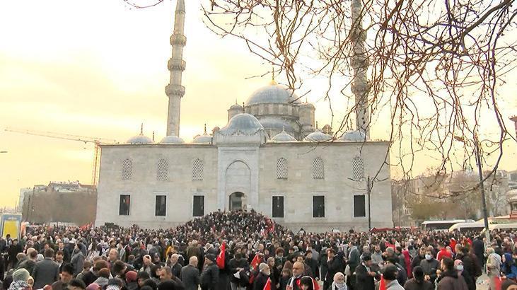 Yılın ilk gününde dünyaya mesaj Şehitler ve Gazze için İstanbulda büyük yürüyüş